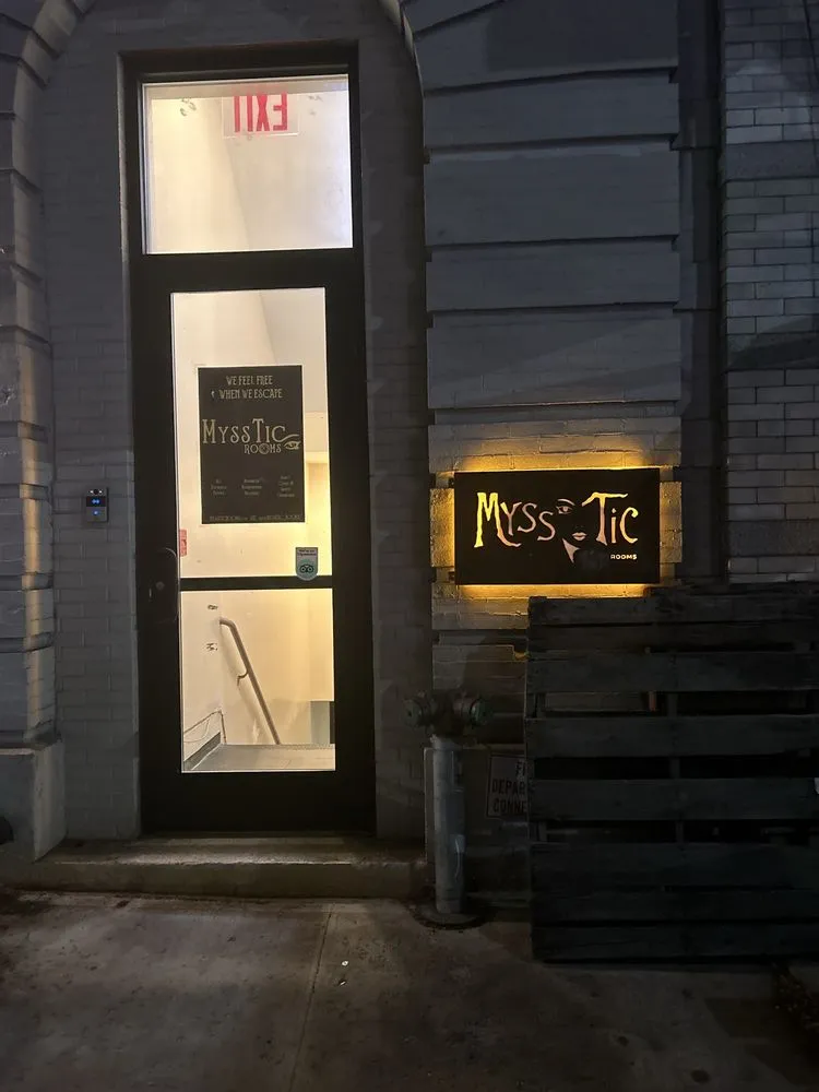MyssTic Rooms image