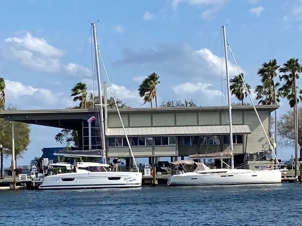 Offshore Sailing School logo