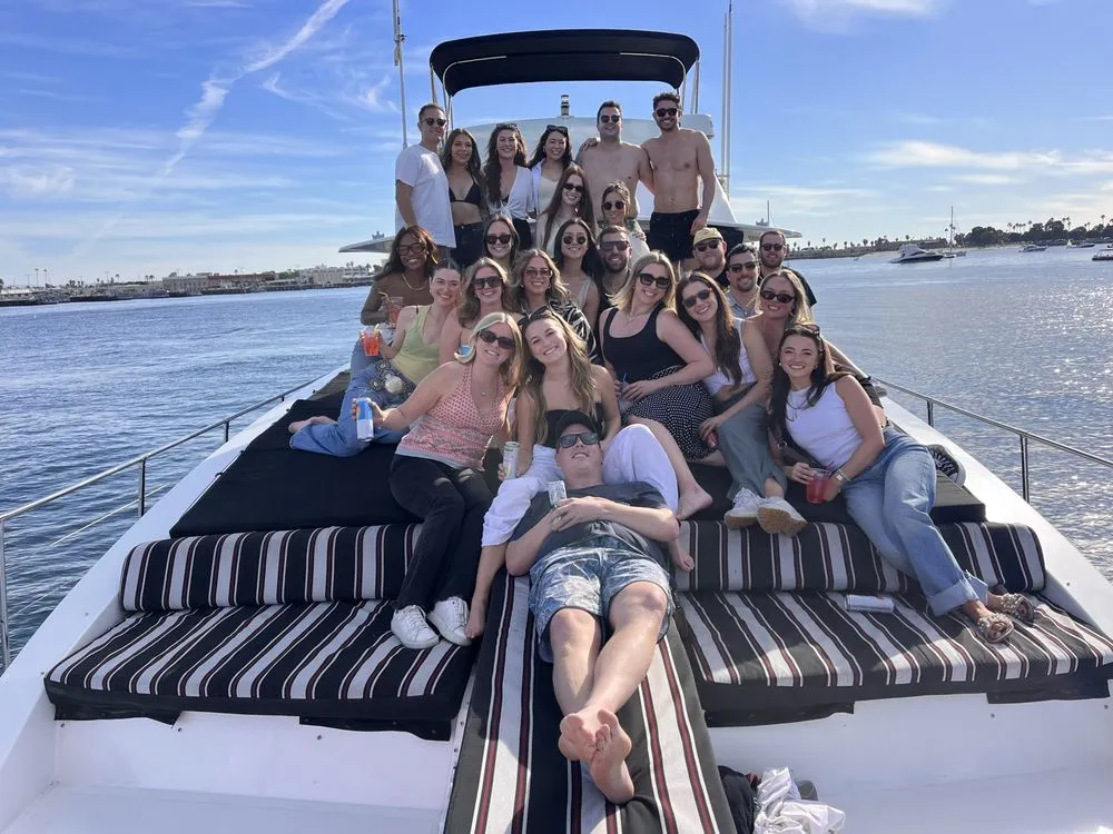 Champagne Yacht image
