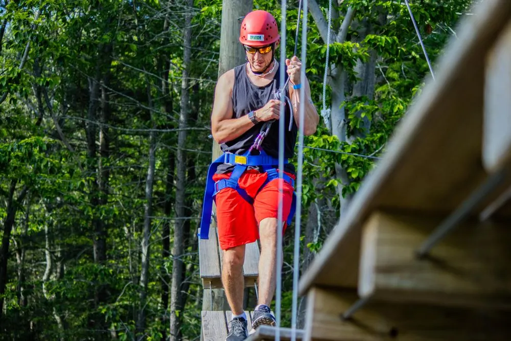 La Vida Adventure Pursuits logo