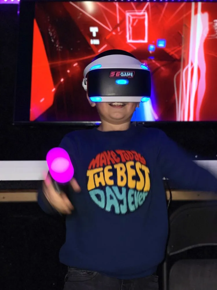 916 Virtual Reality Game Truck image