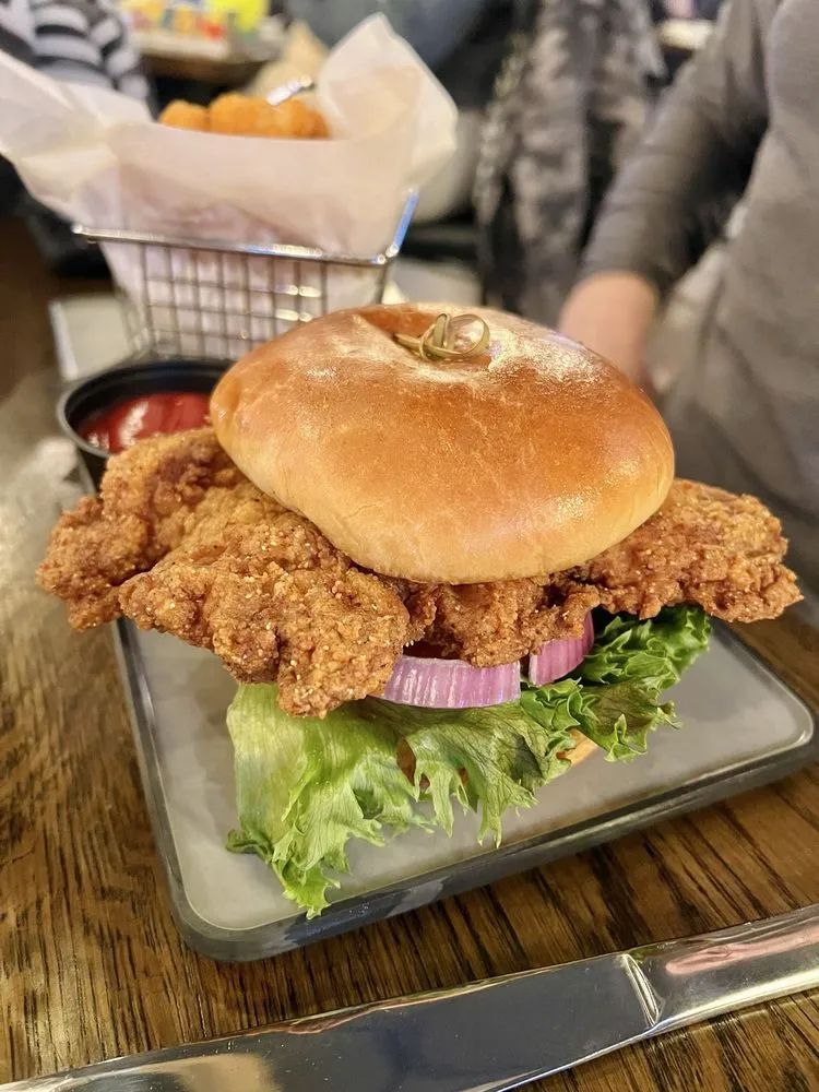 Pinheads & Alley's Alehouse image