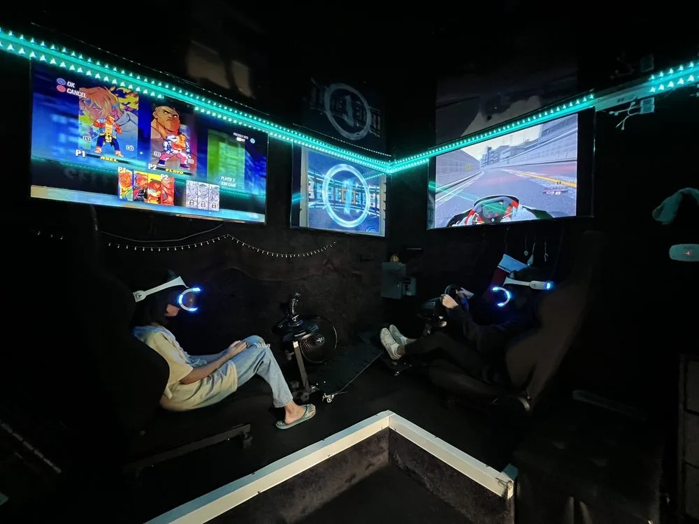 916 Virtual Reality Game Truck image