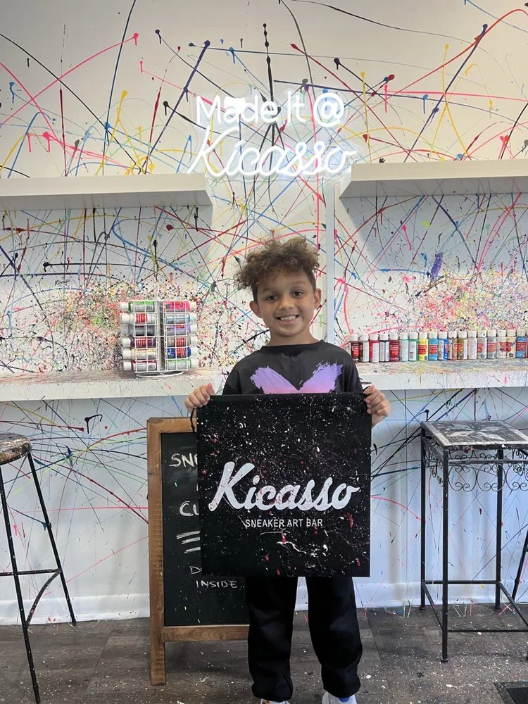 Kicasso Sneaker Art Bar image