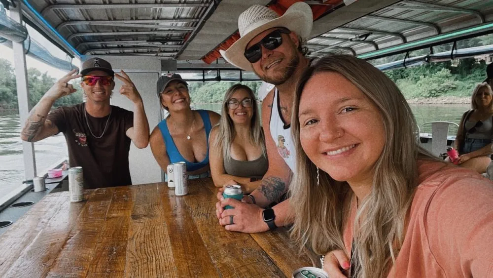 Pontoon Saloon image