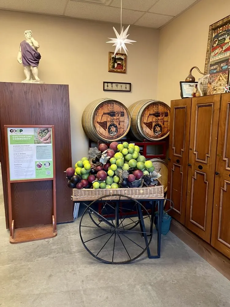 Grape Expectations School of Winemaking logo