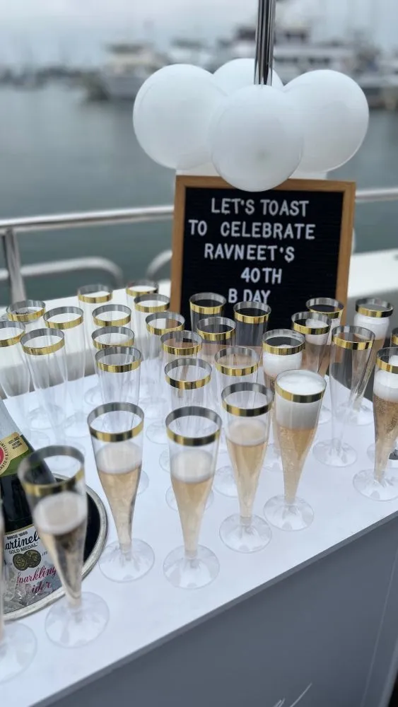Champagne Yacht image