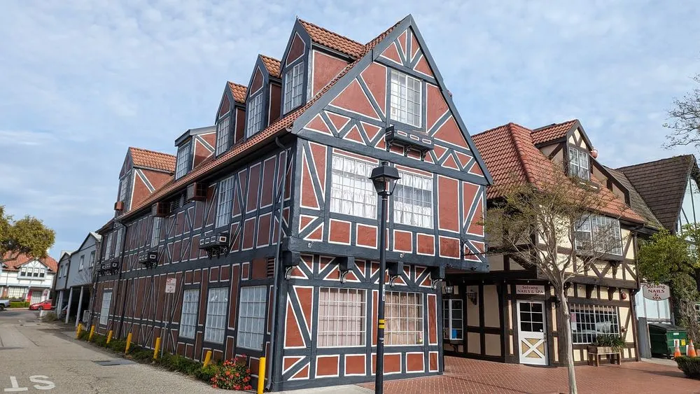 Scavenger Hunt Walking Tours - Solvang logo