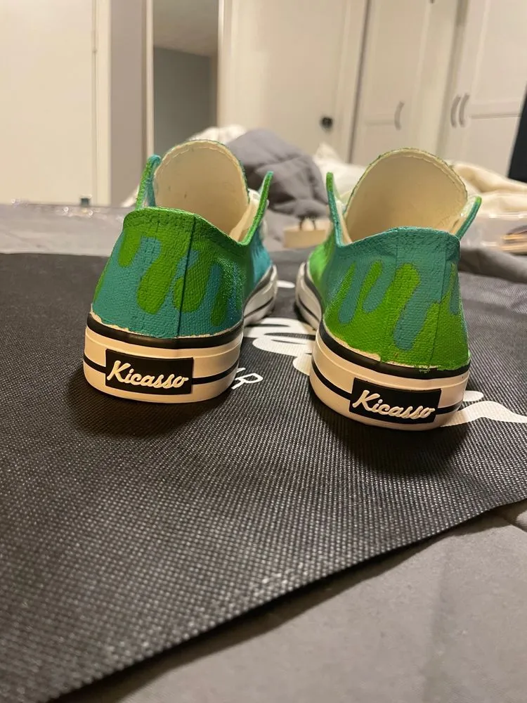Kicasso Sneaker Art Bar image