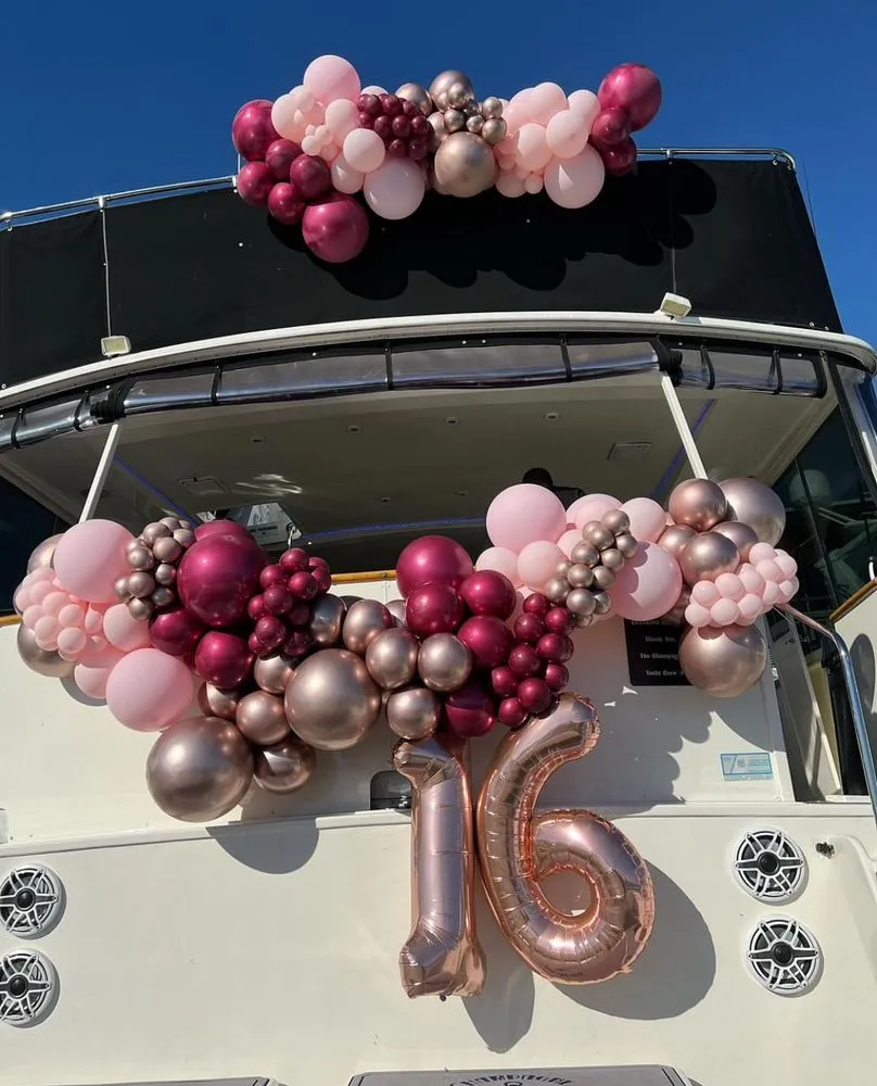 Champagne Yacht image