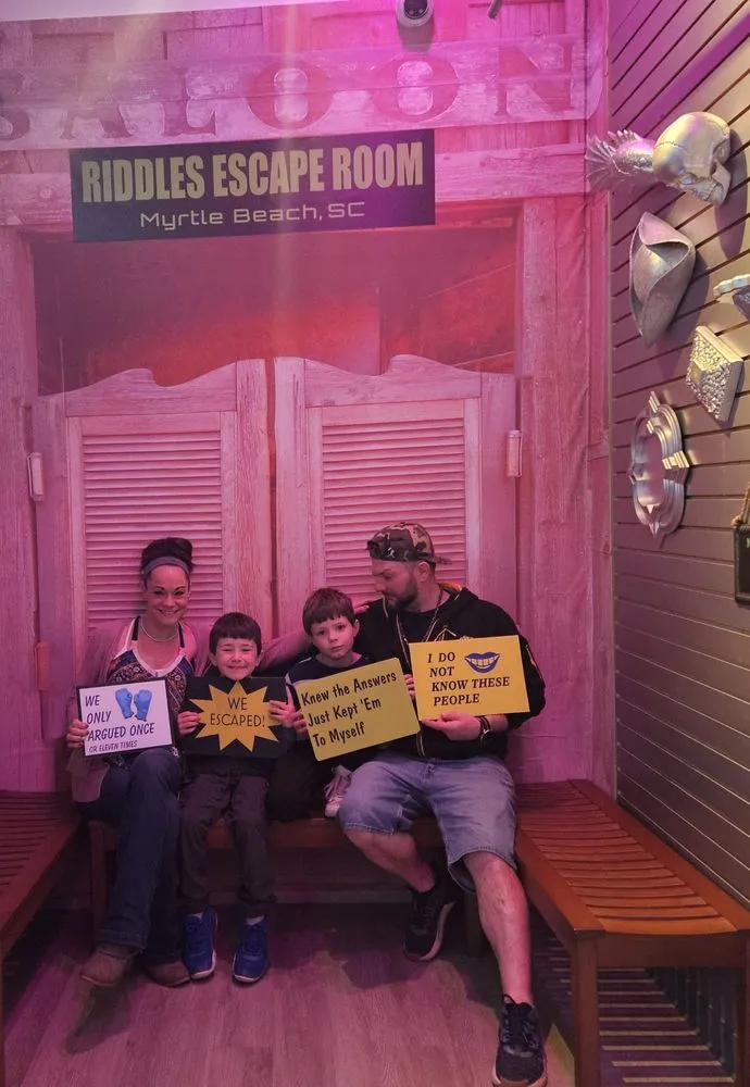 Riddles Escape Room image
