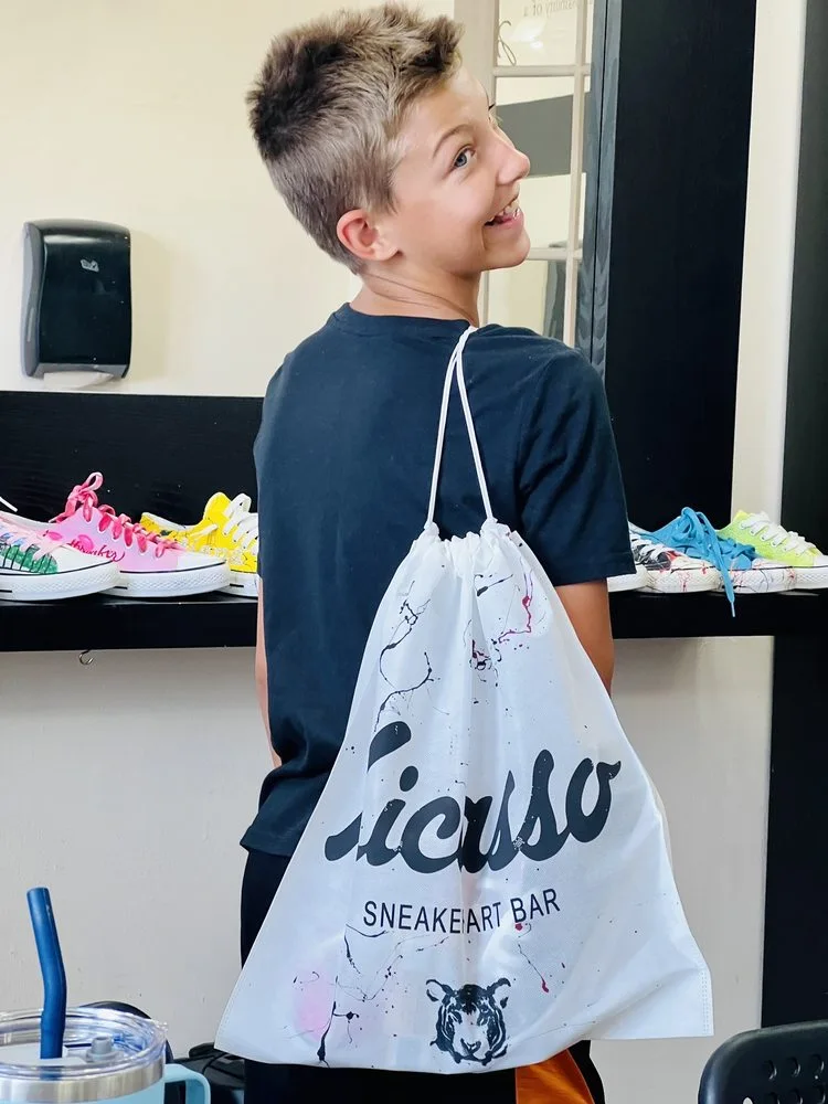 Kicasso Sneaker Art Bar image
