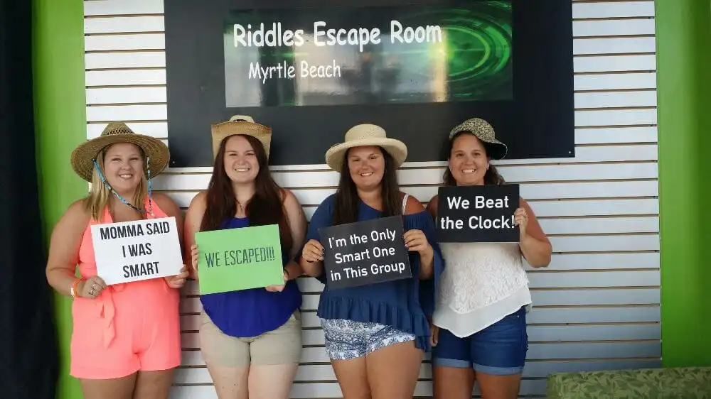 Riddles Escape Room image