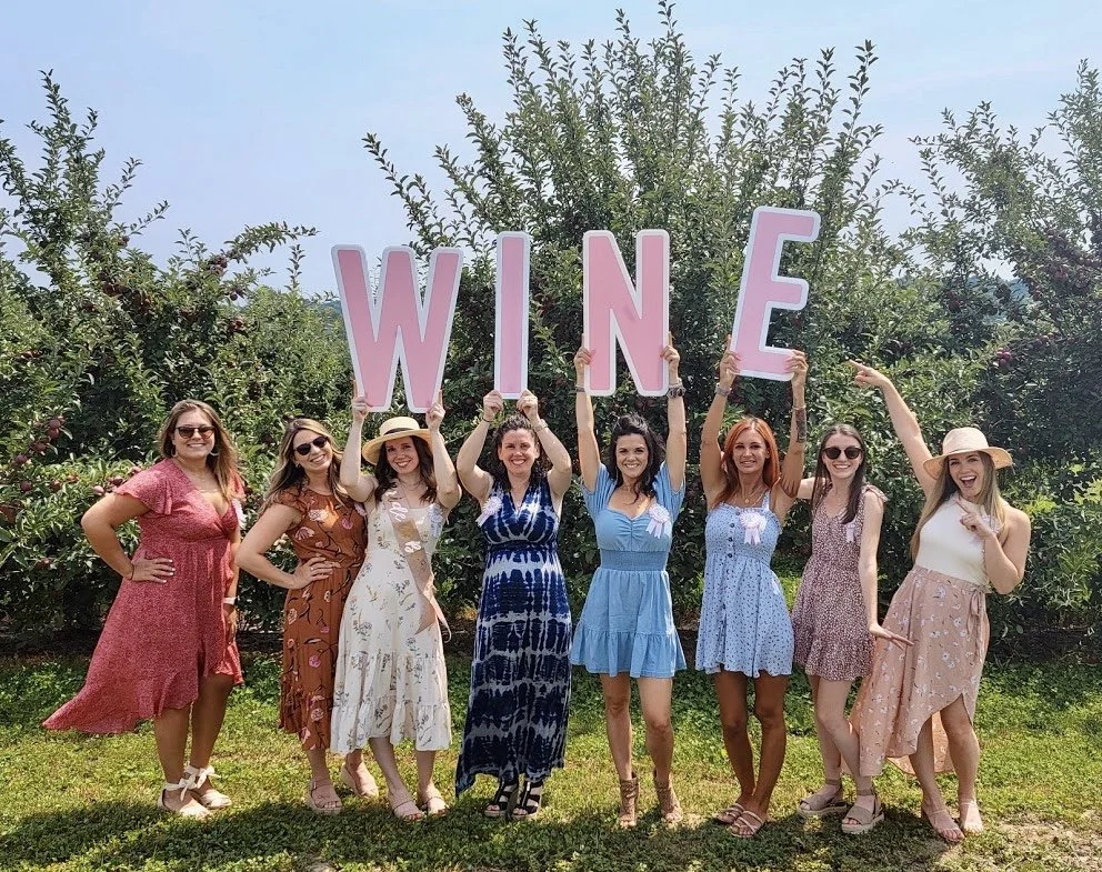 The Little Wine Bus logo