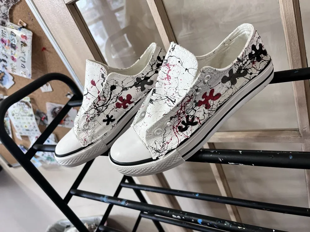 Kicasso Sneaker Art Bar image