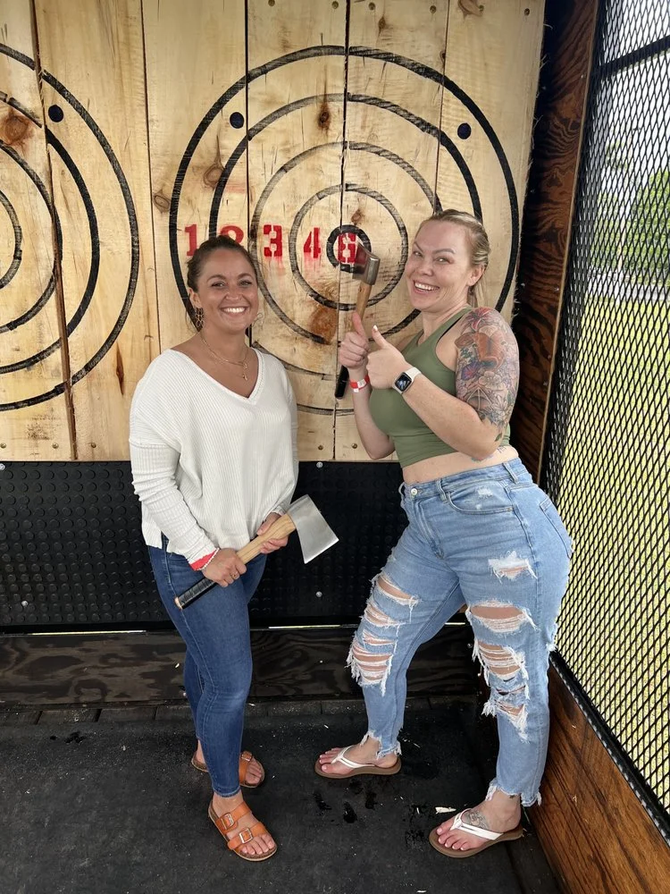 Relaxe & Throw Mobile Axe Throwing logo
