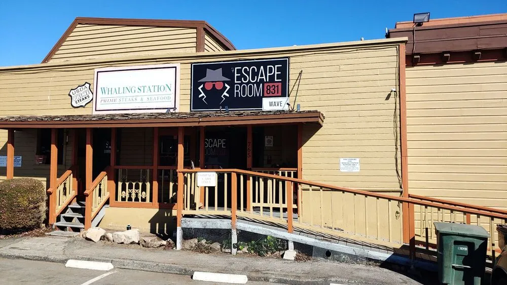 Escape Room 831 Wave logo