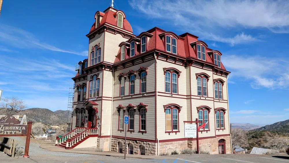 Scavenger Hunt Walking Tours image