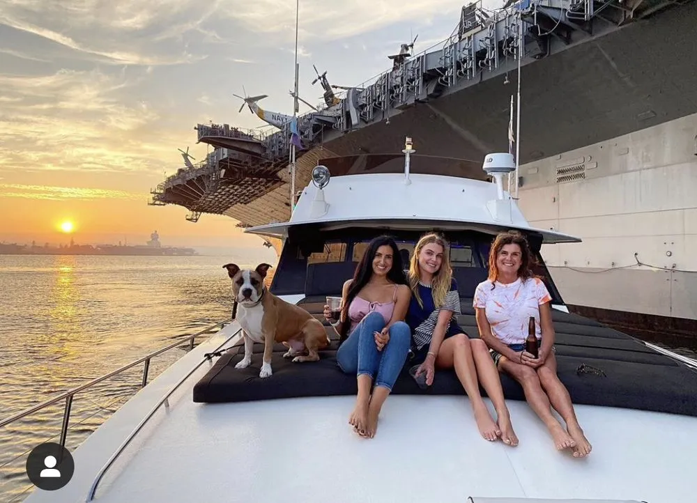 Champagne Yacht image